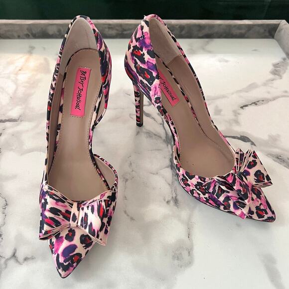 NEW Betsey Johnson Prince-P Leopard Bow D'Orsay Heels Size 8 - Picture 2 of 9